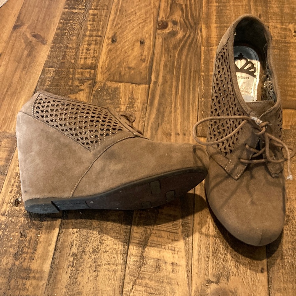 Fergalicious bootie.